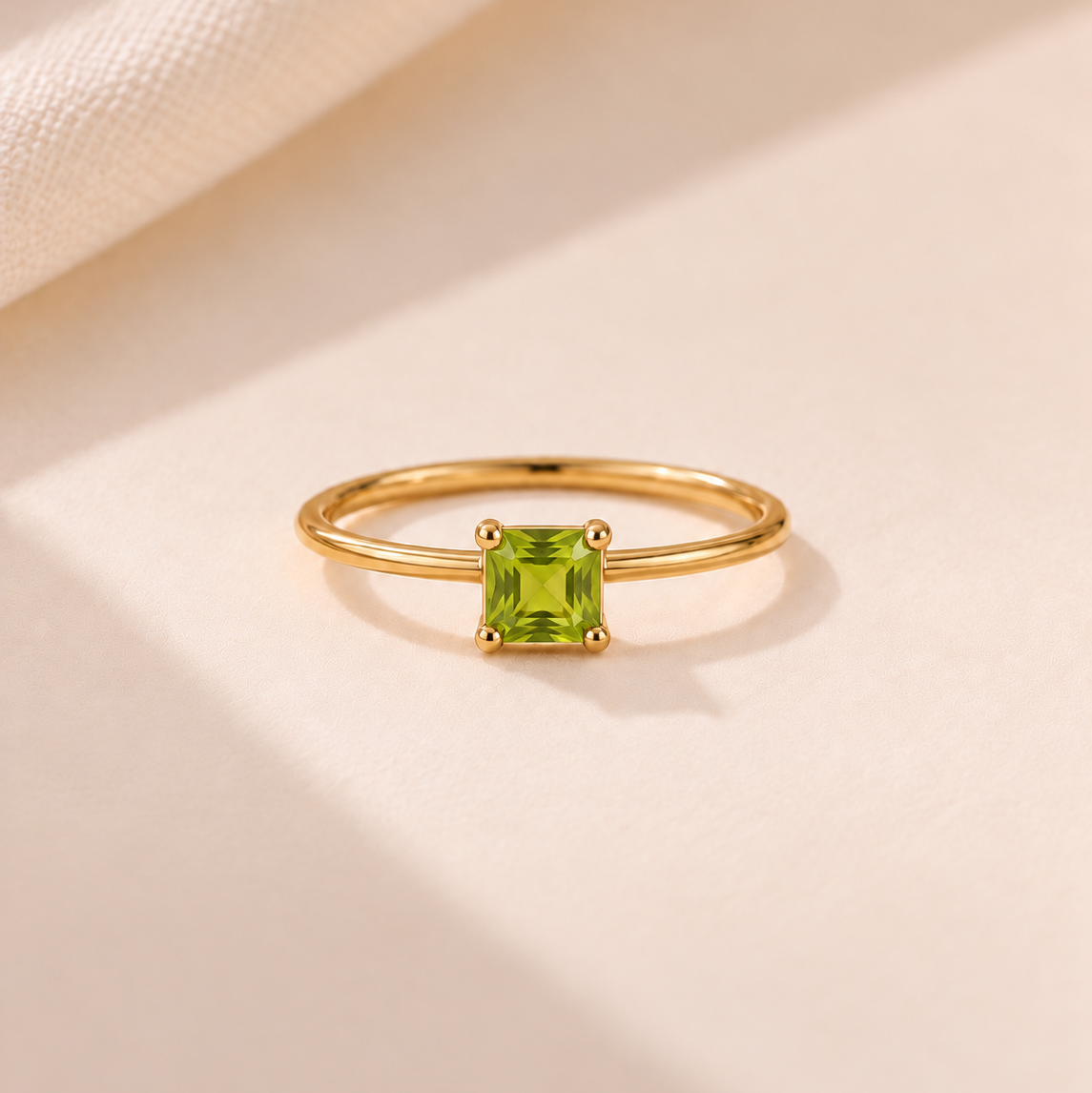 8月  Peridot Ring
