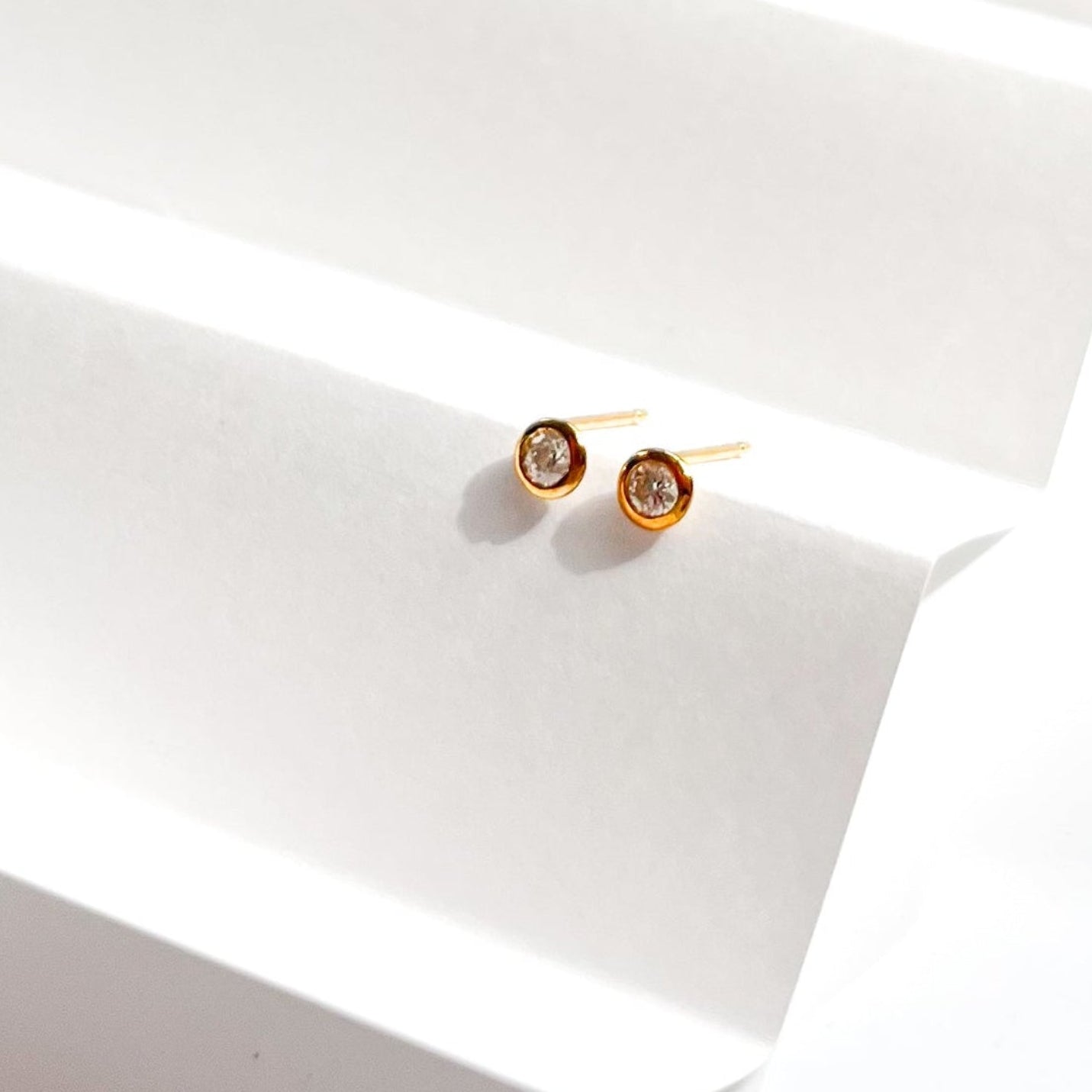 【一粒ダイヤモンドピアス】ジャミーラ 0.1ct