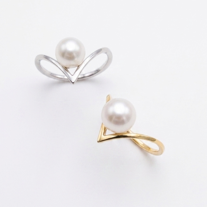 V Crush Pearl Ring