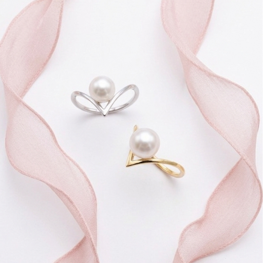 V Crush Pearl Ring