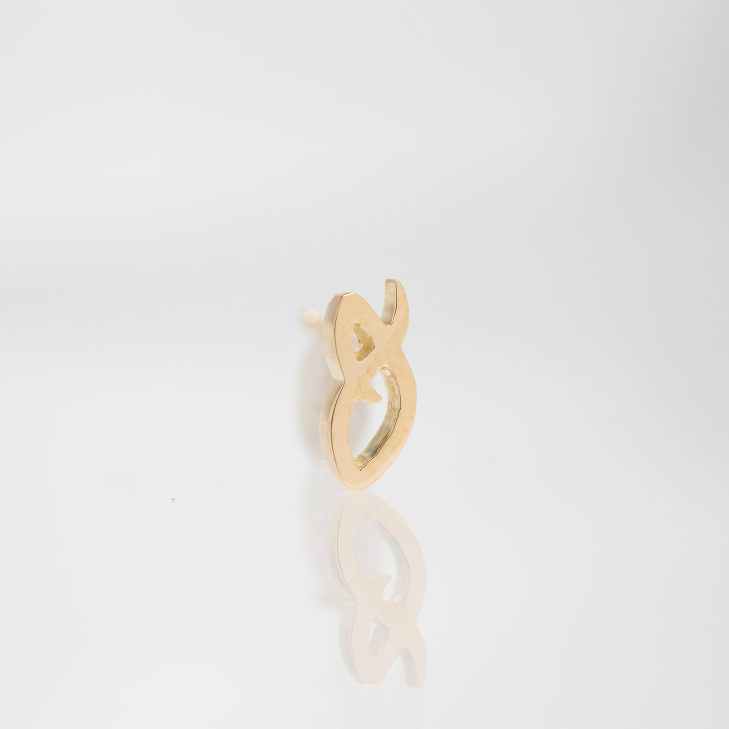 【K】イニシャルピアス