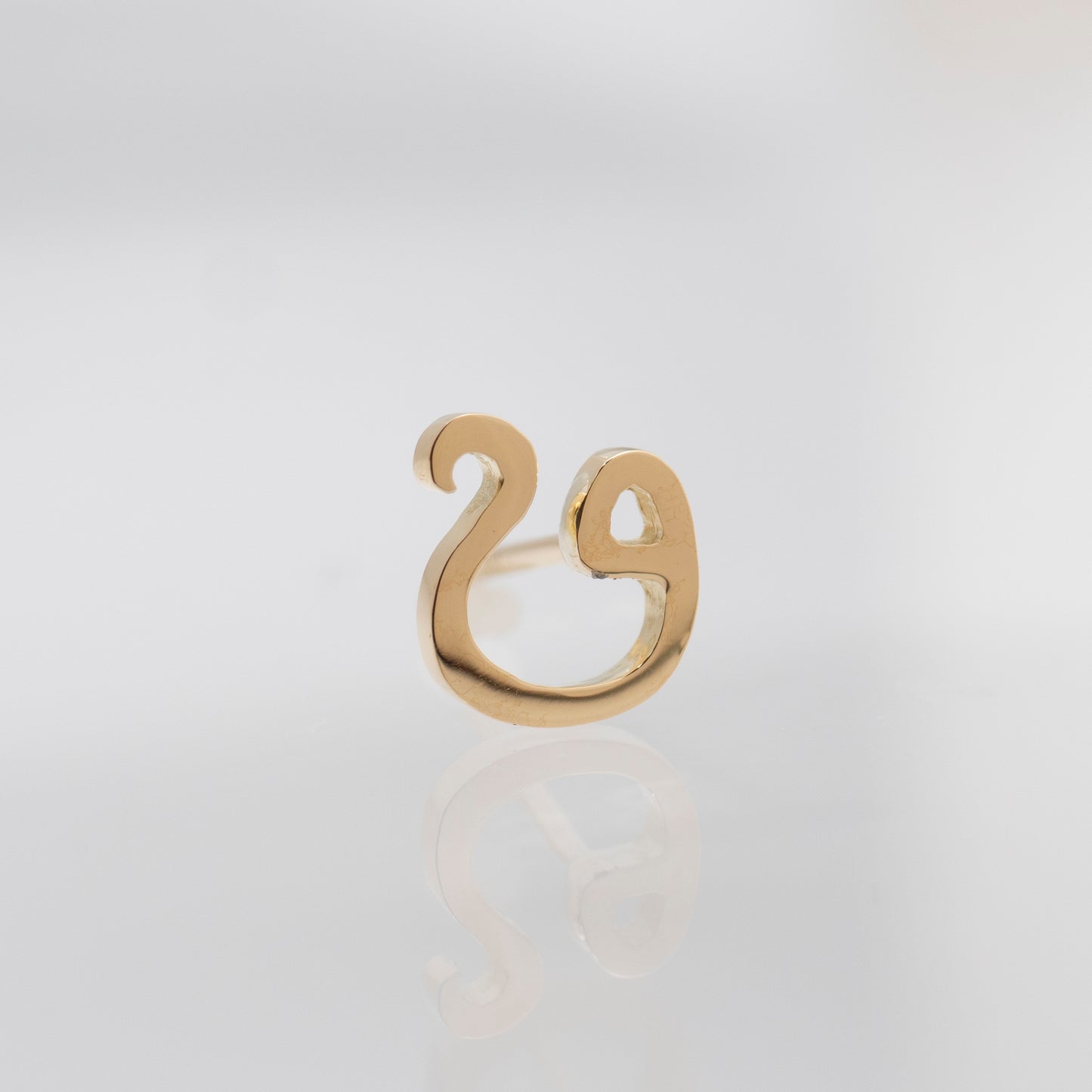 【W,O】イニシャルピアス